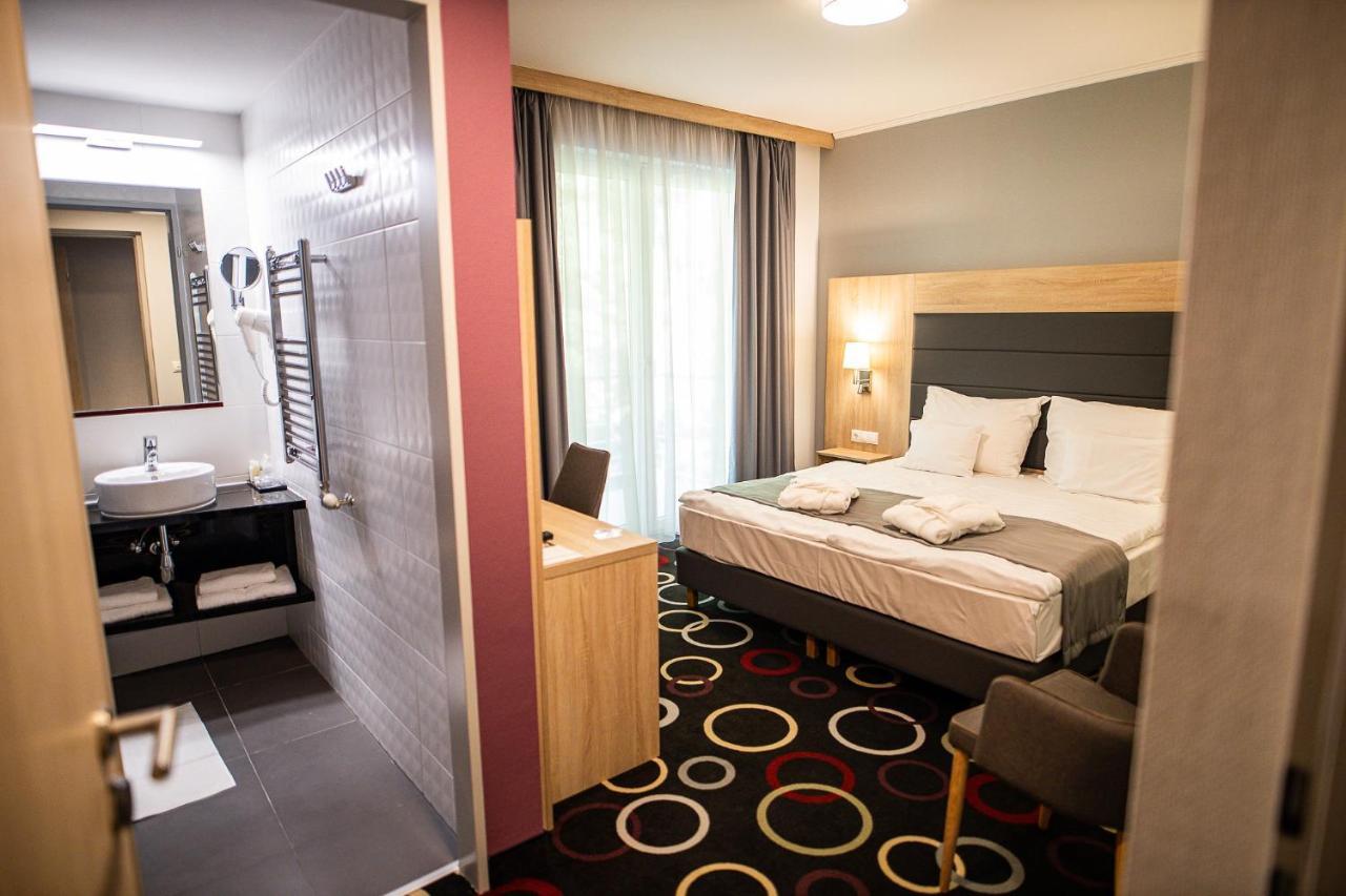 Garden Hotel Wellness Es Konferencia Szolnok Exterior photo