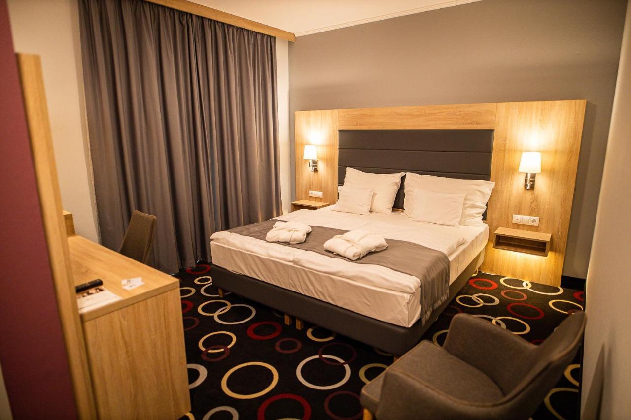 Garden Hotel Wellness Es Konferencia Szolnok Exterior photo