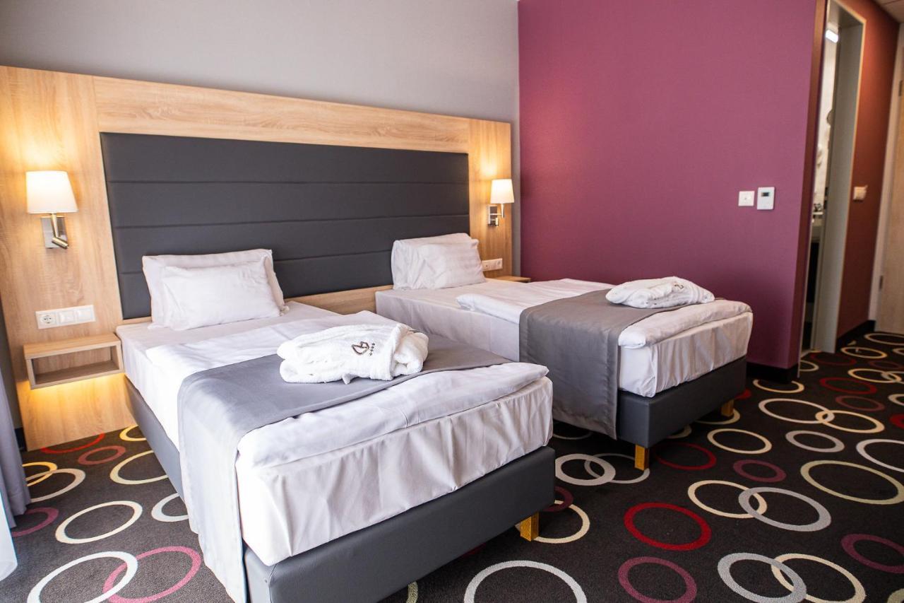 Garden Hotel Wellness Es Konferencia Szolnok Exterior photo