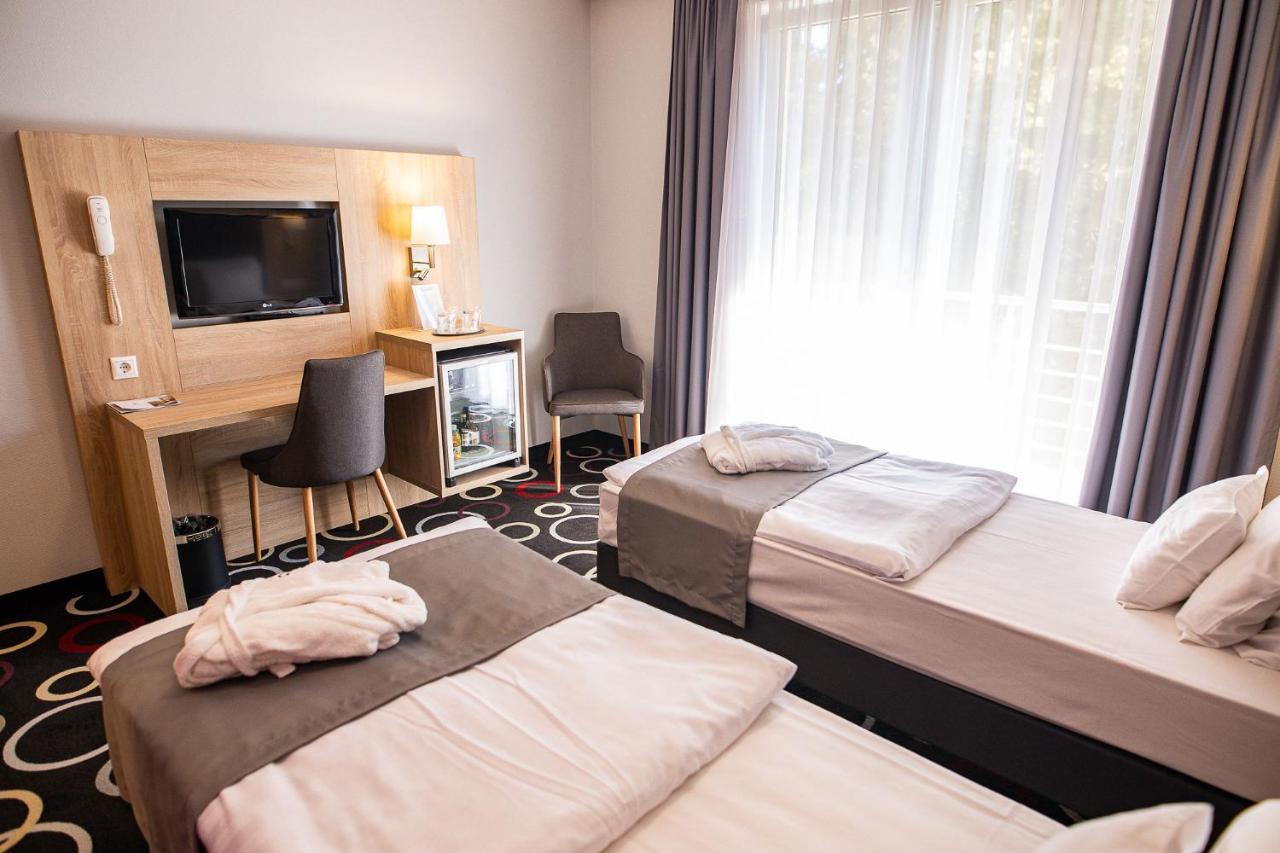 Garden Hotel Wellness Es Konferencia Szolnok Exterior photo
