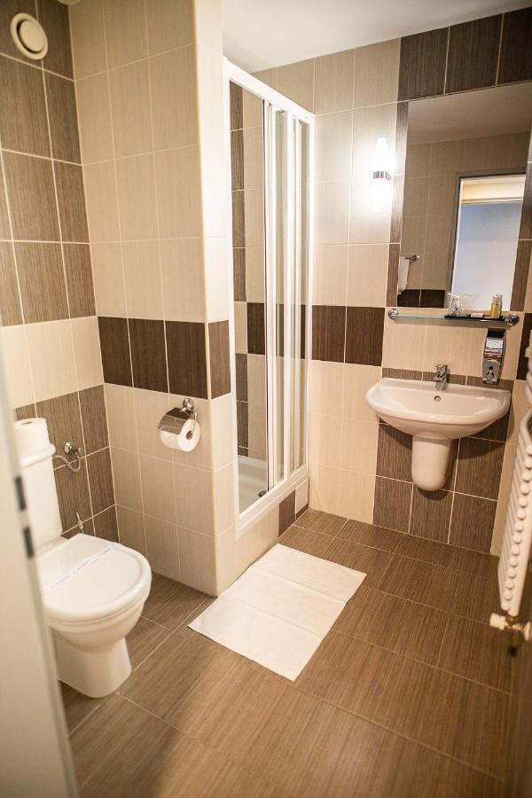 Garden Hotel Wellness Es Konferencia Szolnok Exterior photo