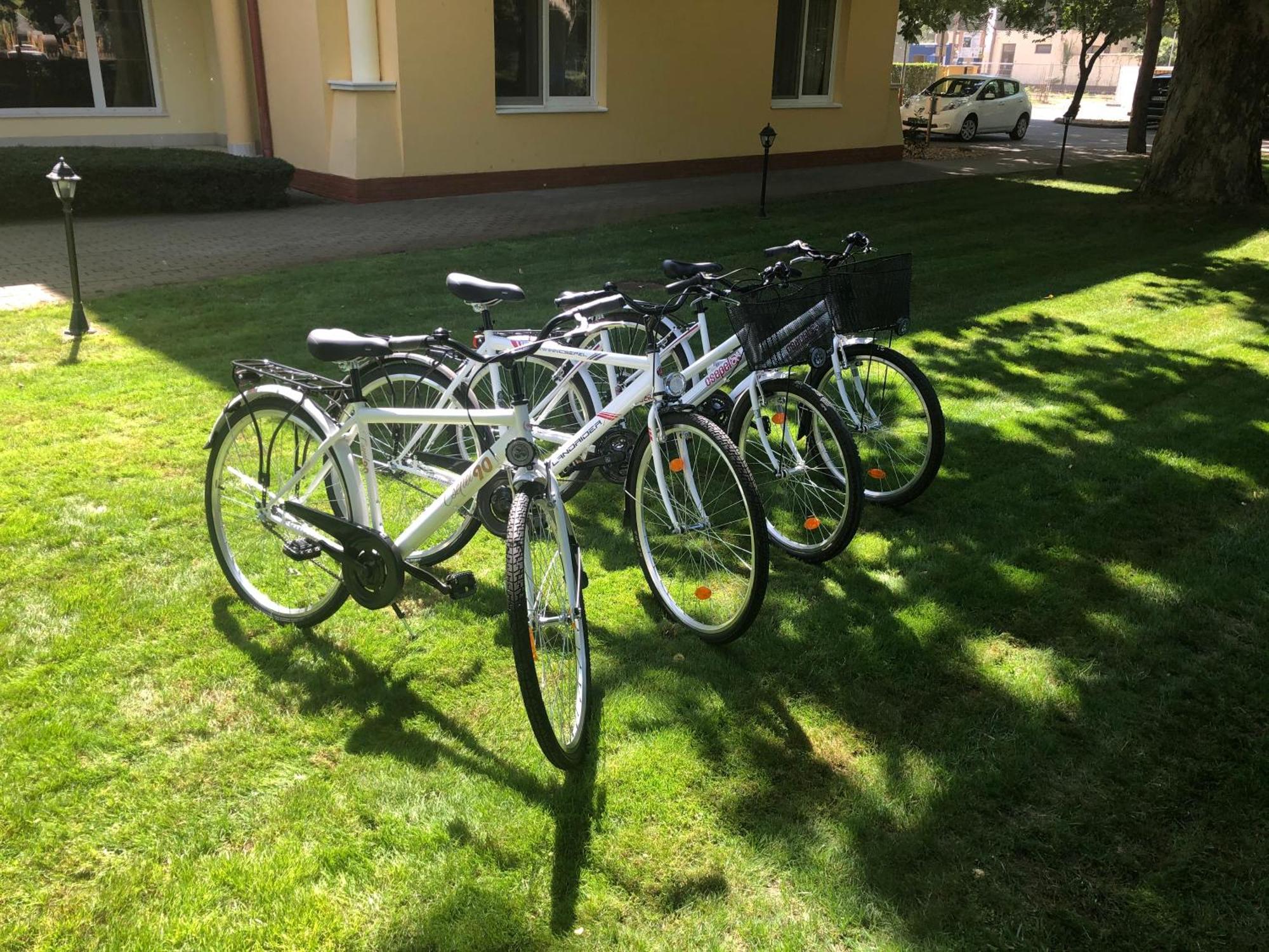 Garden Hotel Wellness Es Konferencia Szolnok Exterior photo
