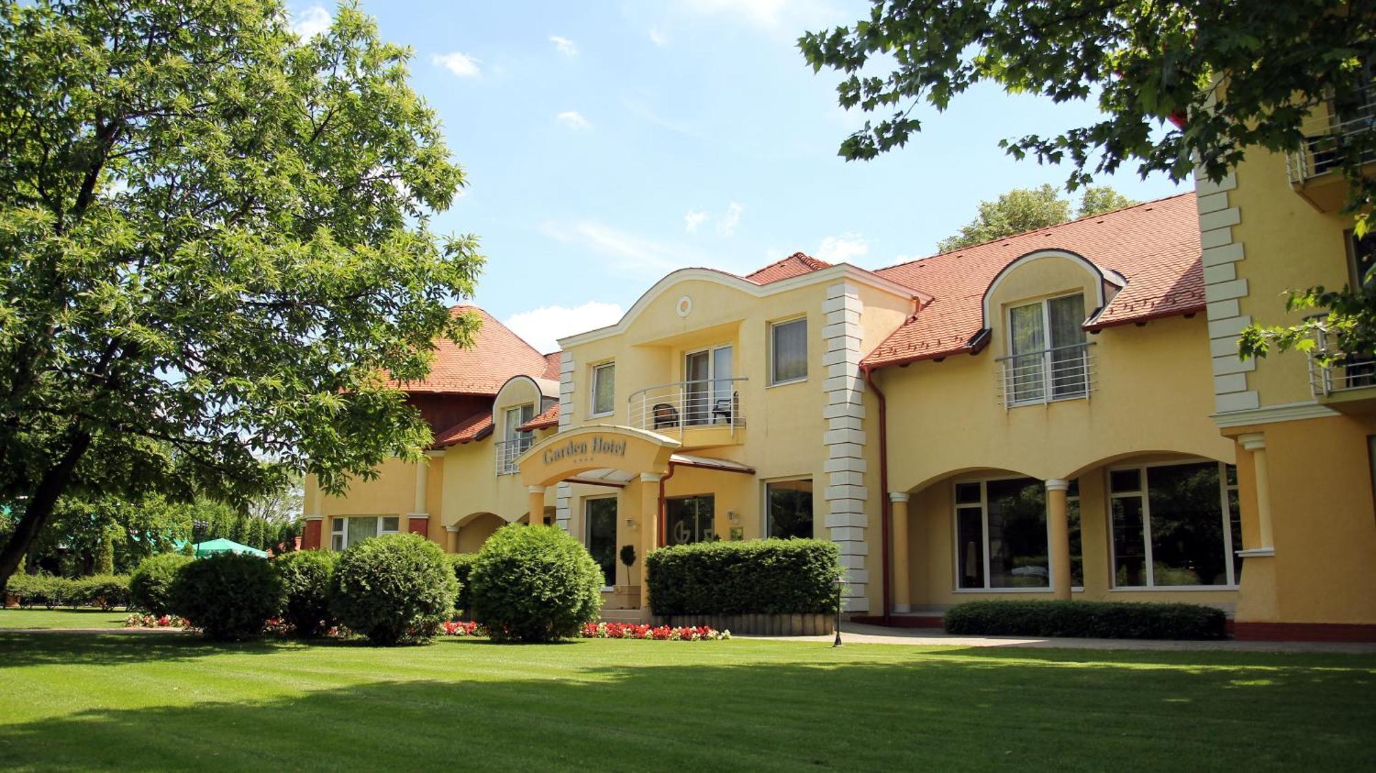 Garden Hotel Wellness Es Konferencia Szolnok Exterior photo