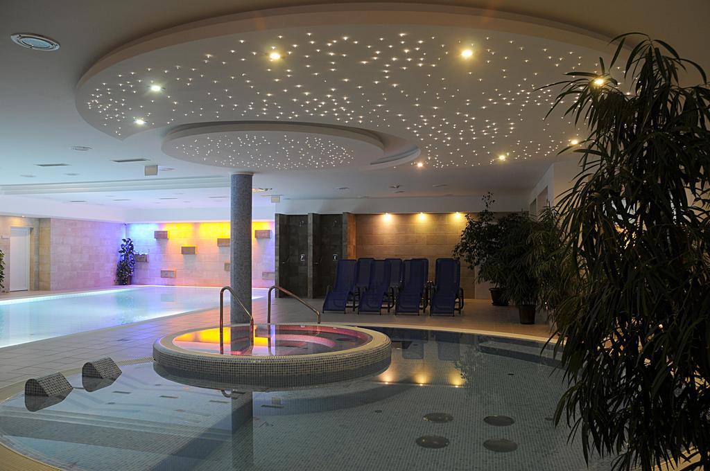 Garden Hotel Wellness Es Konferencia Szolnok Exterior photo