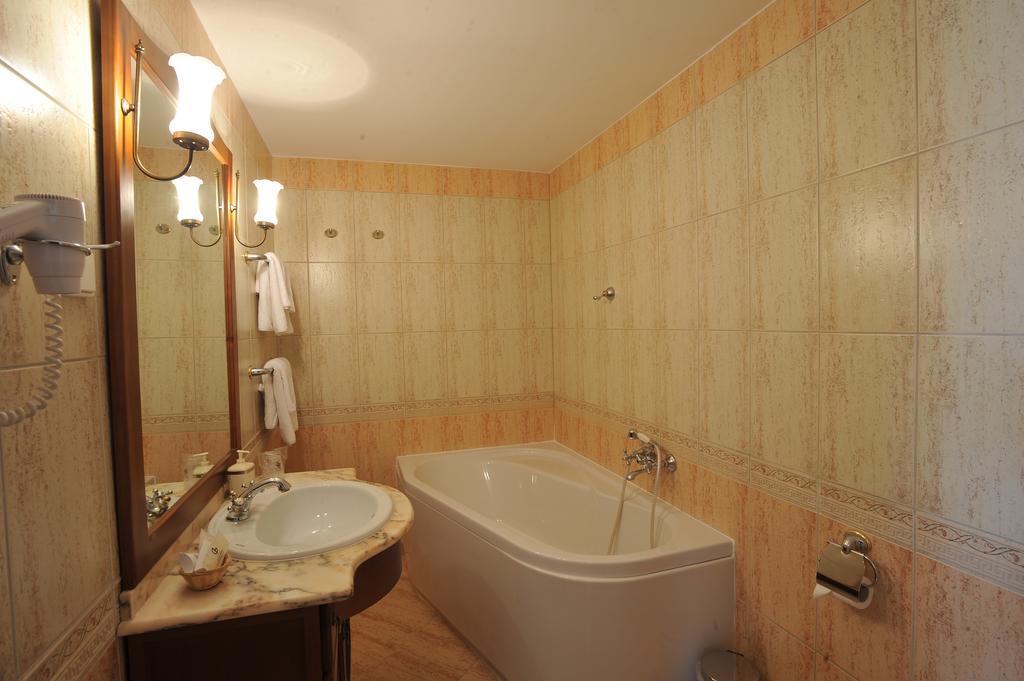 Garden Hotel Wellness Es Konferencia Szolnok Exterior photo