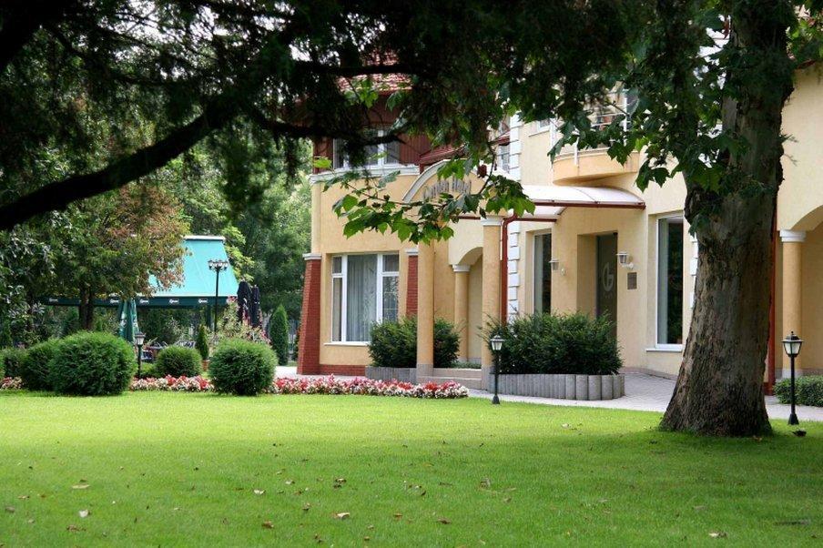 Garden Hotel Wellness Es Konferencia Szolnok Exterior photo