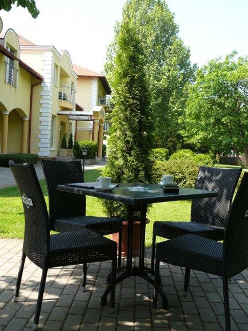 Garden Hotel Wellness Es Konferencia Szolnok Exterior photo