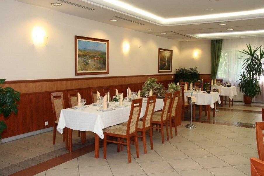 Garden Hotel Wellness Es Konferencia Szolnok Restaurant photo
