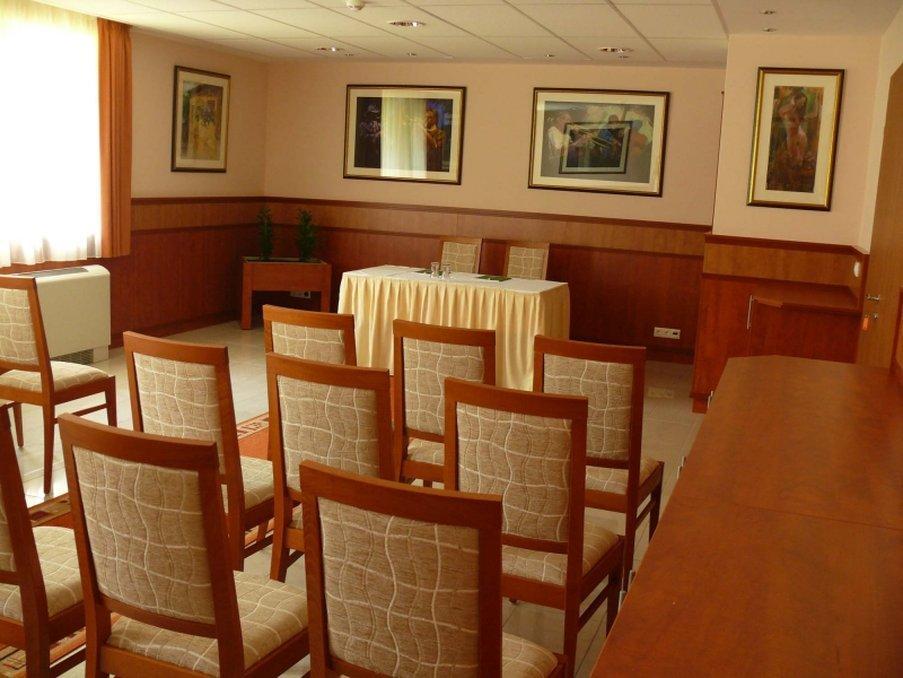 Garden Hotel Wellness Es Konferencia Szolnok Business photo