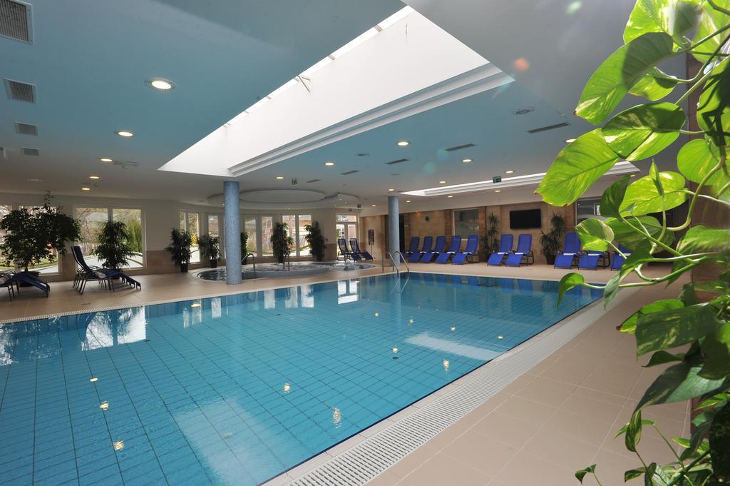 Garden Hotel Wellness Es Konferencia Szolnok Exterior photo