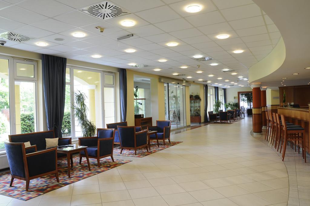 Garden Hotel Wellness Es Konferencia Szolnok Exterior photo