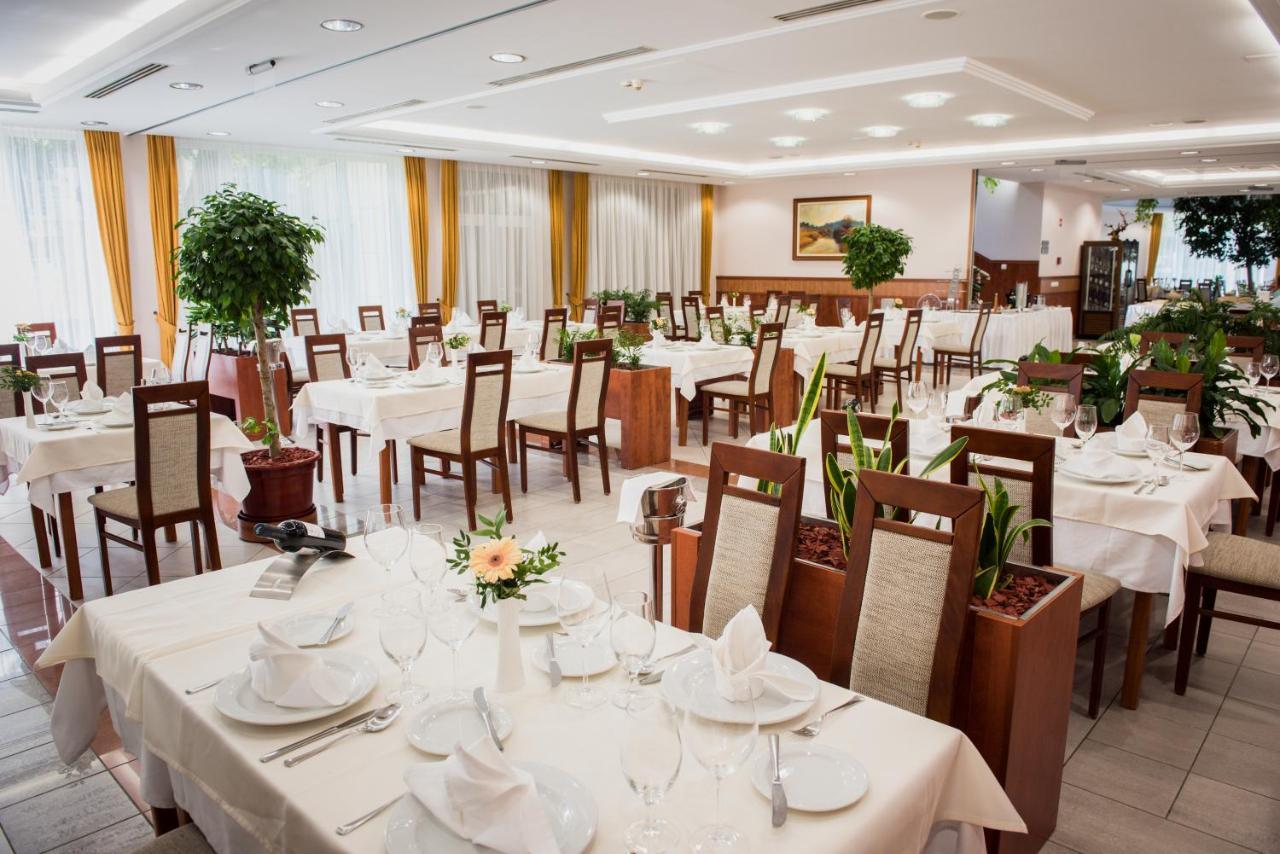Garden Hotel Wellness Es Konferencia Szolnok Exterior photo